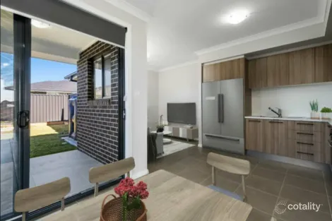 Property photo of 23 Fleece Loop Oran Park NSW 2570