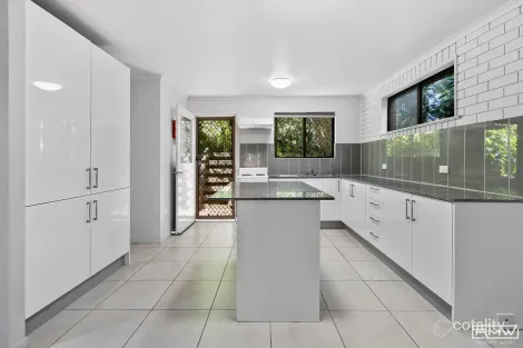 Property photo of 7/33 Scenic Highway Cooee Bay QLD 4703