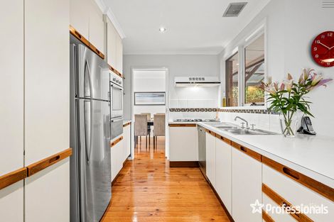 Property photo of 18 Parry Drive Mooroolbark VIC 3138