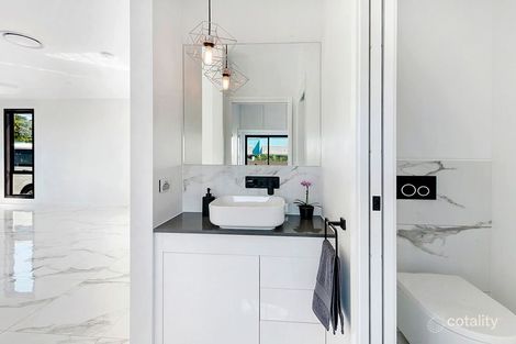 Lot 2/7 Turpin Rd, Labrador, QLD 4215