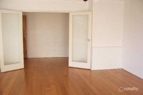 Property photo of 18 Macrobertson Street Mawson ACT 2607