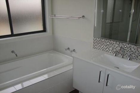 Property photo of 5 Epsom Street Spring Farm NSW 2570