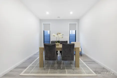 Property photo of 18 Splendid Road Donnybrook VIC 3064