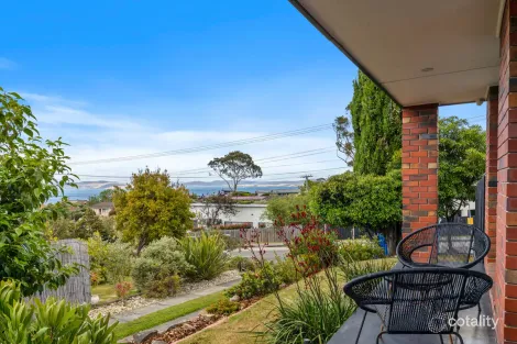 87 Roslyn Ave, Kingston Beach, TAS 7050