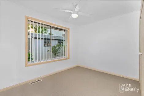 Property photo of 18 George Bass Avenue Endeavour Hills VIC 3802