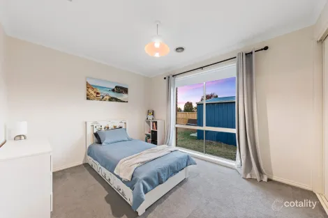 Property photo of 5 Jarrah Court Pakenham VIC 3810