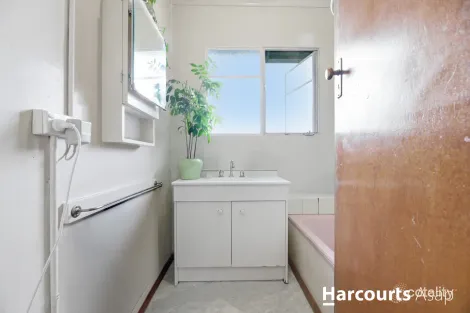 Property photo of 3 Prunus Grove Doveton VIC 3177