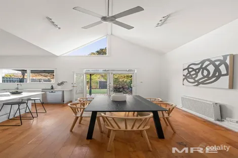 73 Farm St, Newport, VIC 3015