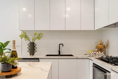 Property photo of 24 Eremaea Road Craigieburn VIC 3064