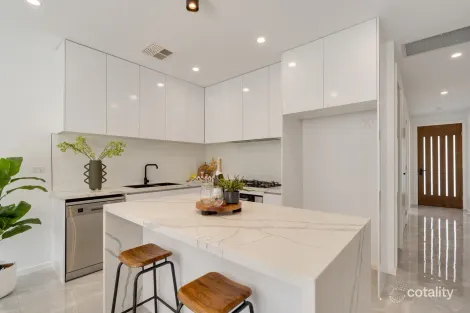 Property photo of 24 Eremaea Road Craigieburn VIC 3064