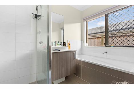 Property photo of 5 Wicker Road Park Ridge QLD 4125