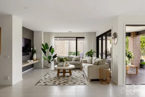 Property photo of 21 Tree View Lane Narre Warren North VIC 3804
