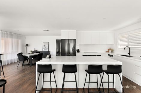 Property photo of 14 Wonga Place Gowanbrae VIC 3043