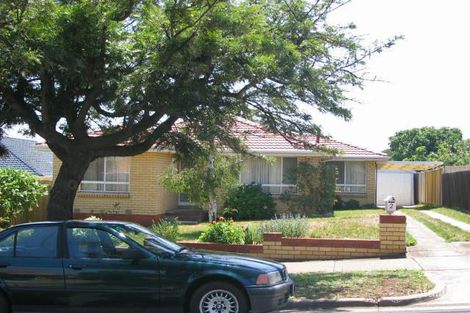 4 Valley Cres, Glenroy, VIC 3046