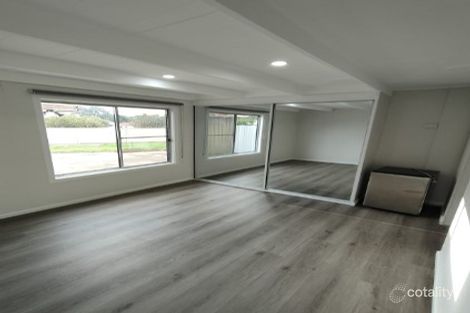 Property photo of 9 Lake Entrance Road Oak Flats NSW 2529