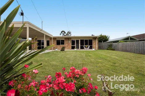 Property photo of 33 Bilbul Avenue Rosebud VIC 3939