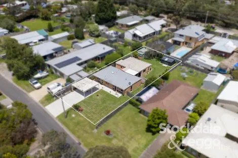 Property photo of 33 Bilbul Avenue Rosebud VIC 3939