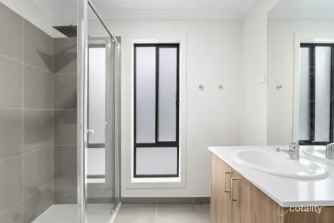 Property photo of 10 Gibson Court Colac VIC 3250