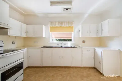 Property photo of 24 Linksview Avenue Leonay NSW 2750