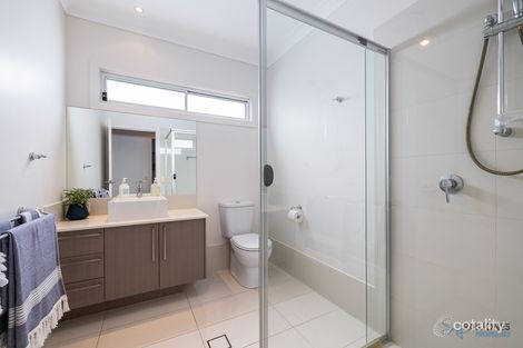 Property photo of 13 Pine Street Wynnum QLD 4178