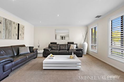 Property photo of 7 Brack Place Caroline Springs VIC 3023