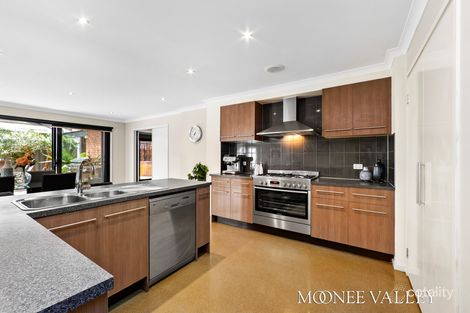 Property photo of 7 Brack Place Caroline Springs VIC 3023