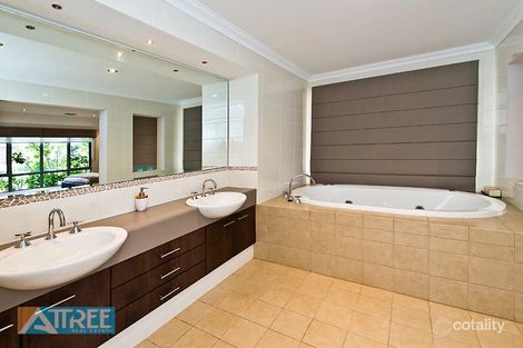 Property photo of 10 Fridayhill Drive Southern River WA 6110