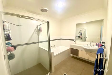 Property photo of 19 Cranberrie Crescent Pimpama QLD 4209