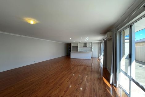 Property photo of 34 Sellafield Bend Waikiki WA 6169