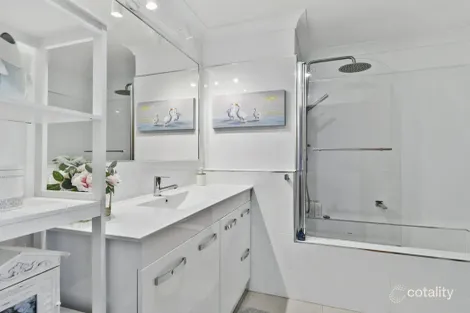 Property photo of 2/9-11 Spinnaker Drive Sandstone Point QLD 4511