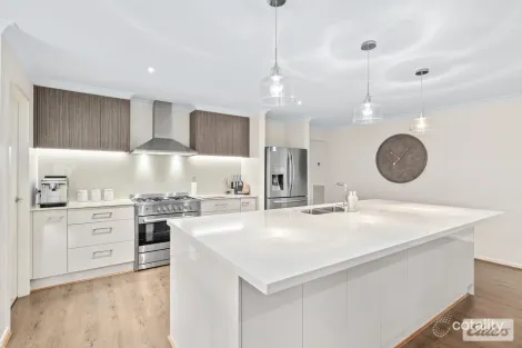 Property photo of 5 Arapiles Drive Moe VIC 3825