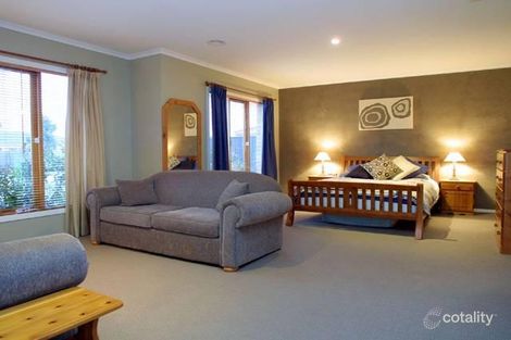Property photo of 35 Marsh Grove Berwick VIC 3806