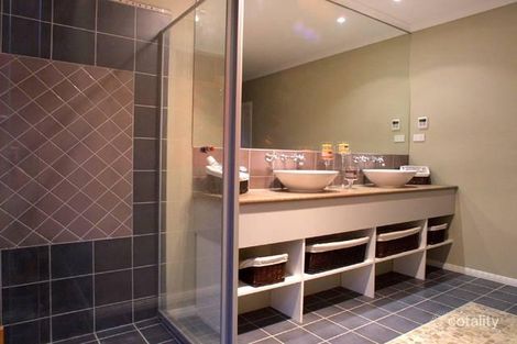 Property photo of 35 Marsh Grove Berwick VIC 3806