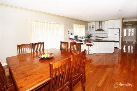 Property photo of 11 Bentley Avenue Roxburgh Park VIC 3064