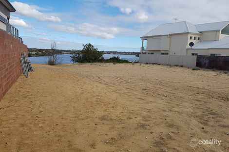 Property photo of 16 River Way Salter Point WA 6152