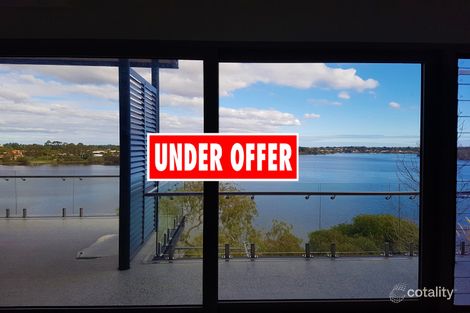 16 River Way, Salter Point, WA 6152