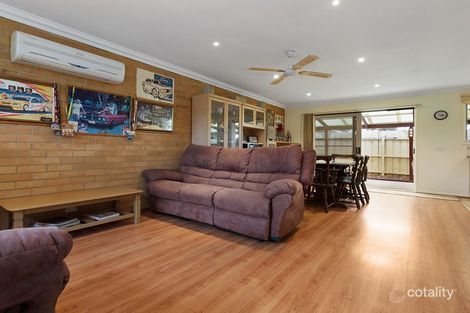 Property photo of 11 Warren Close Narre Warren VIC 3805