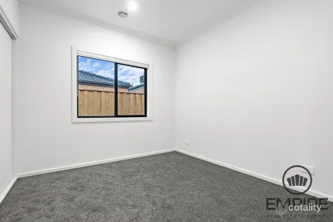 Property photo of 76 Clydevale Avenue Clyde North VIC 3978