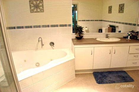 Property photo of 16 Sweetapple Place Manly West QLD 4179