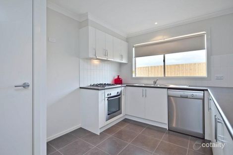 Property photo of 7 Harper Crescent Cranbourne West VIC 3977