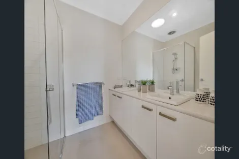 Property photo of 50 Cascade Terrace Craigieburn VIC 3064