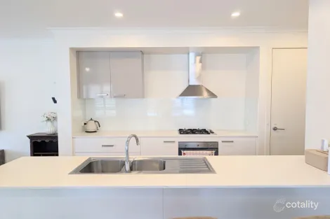 Property photo of 50 Cascade Terrace Craigieburn VIC 3064