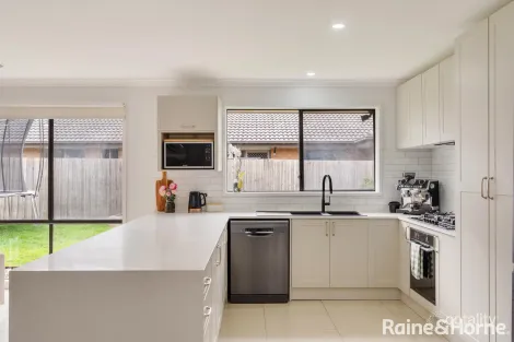 Property photo of 144 Phillip Drive Sunbury VIC 3429