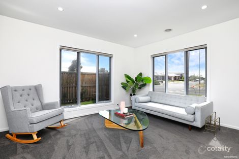 Property photo of 2 Pacific Grange Beveridge VIC 3753