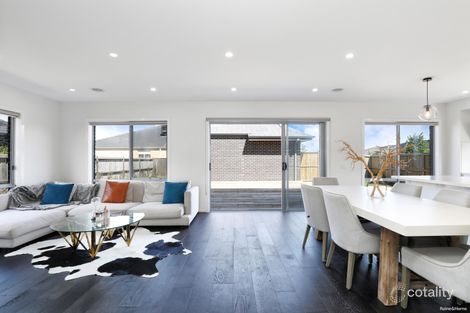 Property photo of 2 Pacific Grange Beveridge VIC 3753