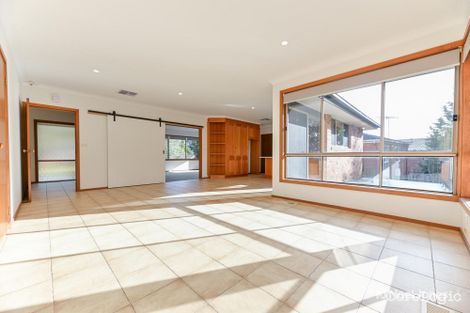 Property photo of 38 Wellington Park Drive Warranwood VIC 3134