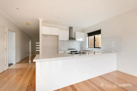 Property photo of 2/11 Vivian Court Drouin VIC 3818