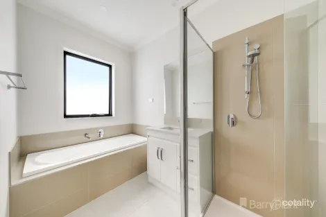 Property photo of 2/11 Vivian Court Drouin VIC 3818