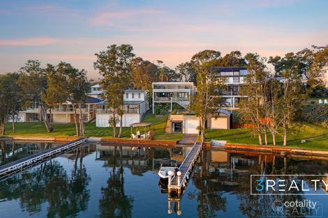 Property photo of 10 Bambury Avenue Summerland Point NSW 2259