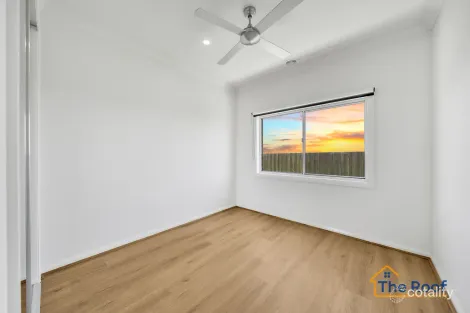 Property photo of 10 Elm Drive Fraser Rise VIC 3336